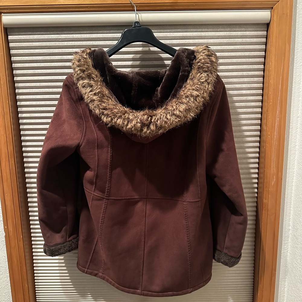 Woman’s Jacket - Picture 3 of 4